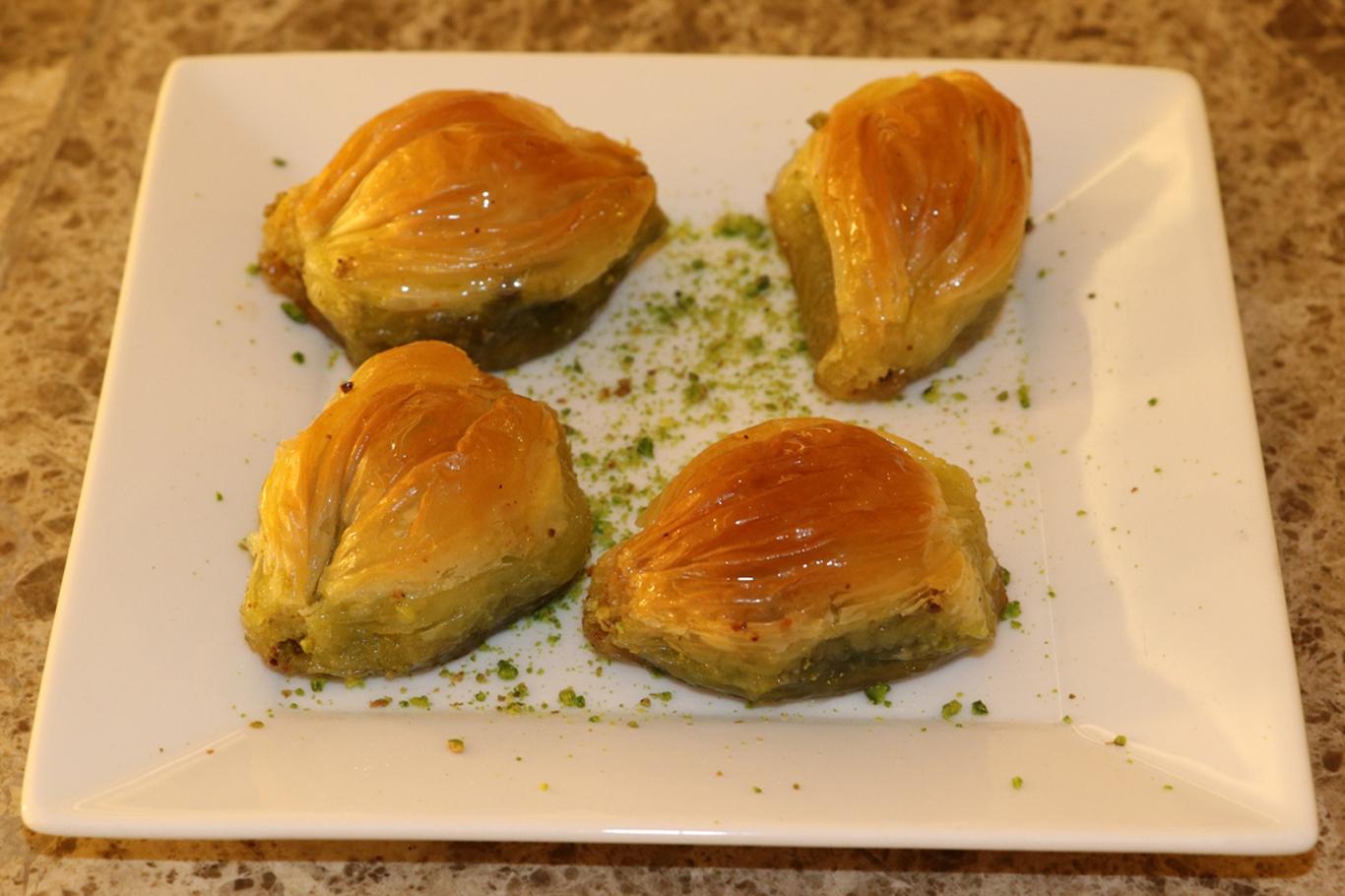 Midye şeklindeki baklava büyük ilgi görüyor Midye şeklindeki baklava büyük ilgi görüyor